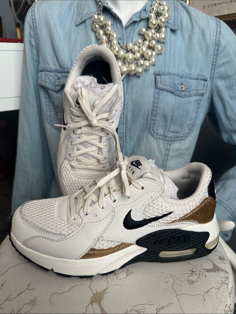 Women’s Nike Air Max size 6.5